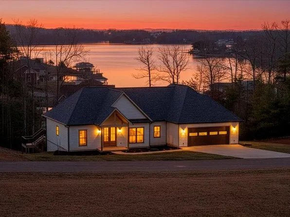 639 Compass Cove Cir, Moneta, VA 24121