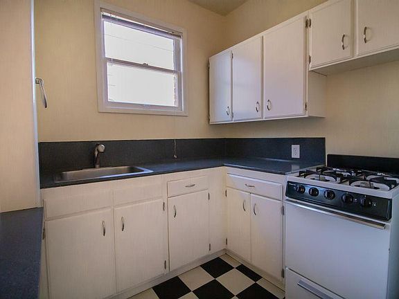 3rd image of 915 NW 20th Ave #6323c7e07