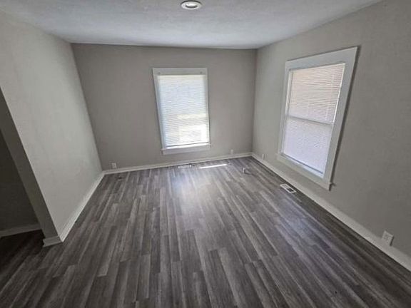 3rd image of 2711 SW Munson Ave