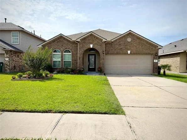 310 Gulf Winds Dr, Bacliff, TX 77518