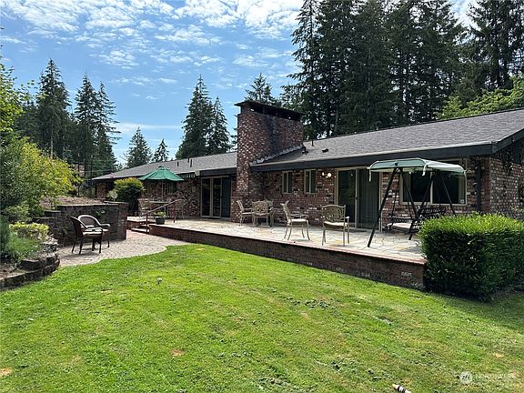 3rd image of 470 E Lakeland Drive