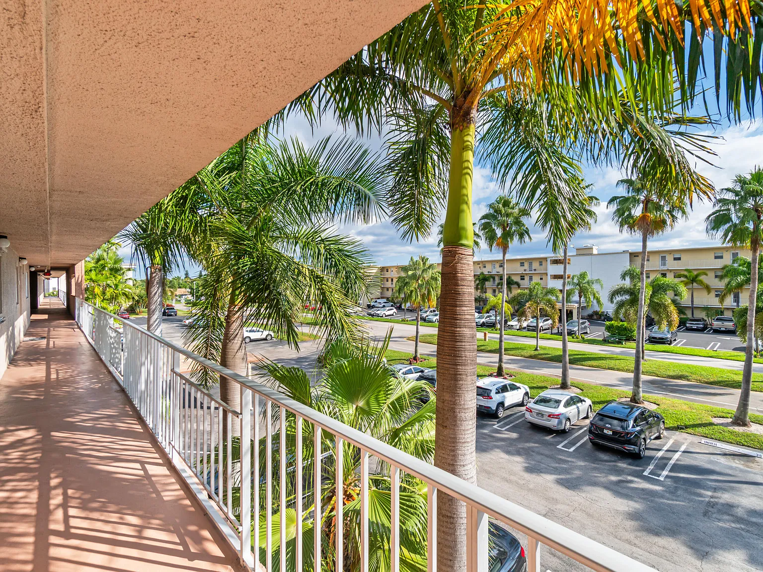 2 bed, 2.0 bath, 960 sqft, $1,700 — Photo 3