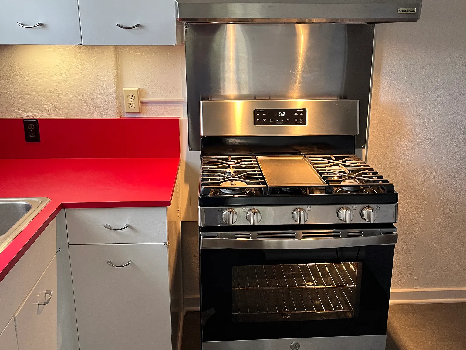 2 bed, 850 sqft, $2,100 — Photo 4