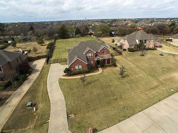 2nd image of 2100 Woodbine Cir
