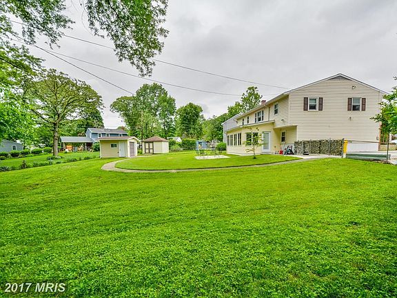 Spacious rear fenced yard