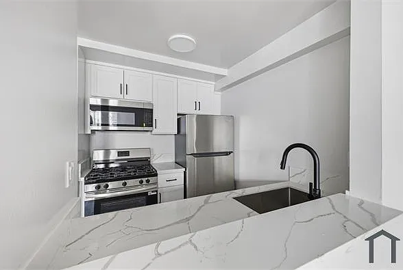 1505 S Hoover St #2 — Photo 5