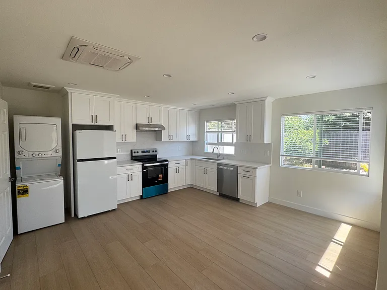 4428 Cherrywood Ave — Photo 3