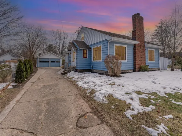 312 E Park Dr, Midland, MI 48640