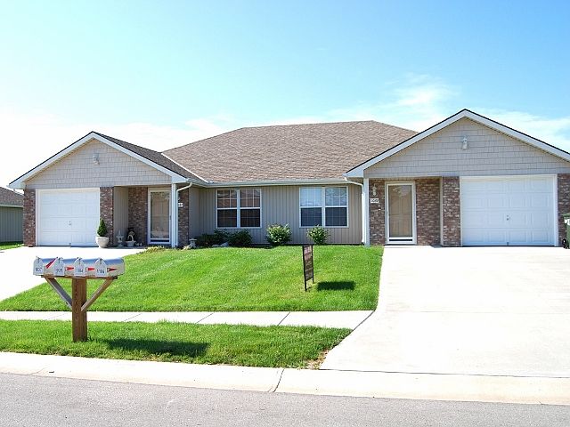 1st image of 1037 NW Willow Dr #39
