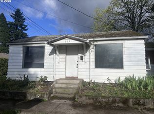 823 4th St, Springfield, OR 97477