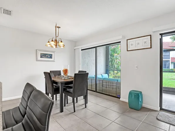 20 Lexington Lane W #B, Palm Beach Gardens, FL 33418