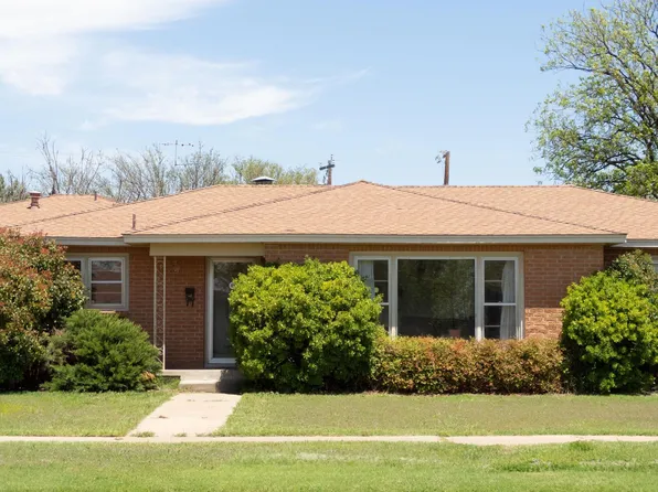 824 W Tennessee St, Floydada, TX 79235