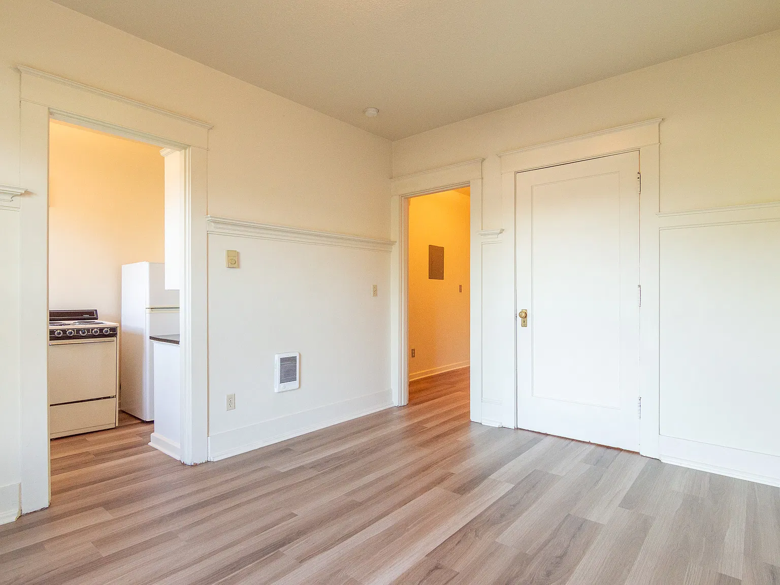 Studio, 350 sqft, $895 — Photo 4