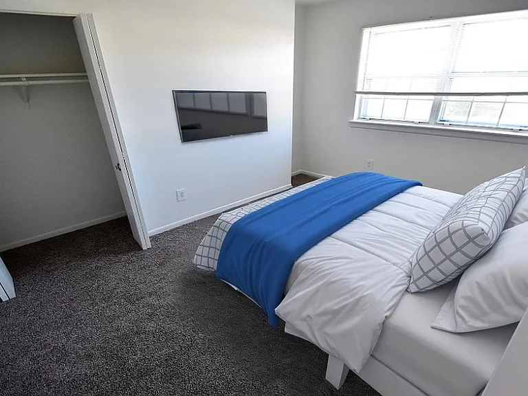 Golfview Apartments — Photo 9
