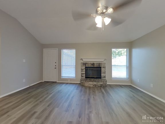 2nd image of 2633 Park Valley Dr