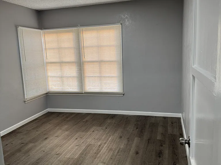 9614 S 8th Ave — Photo 12