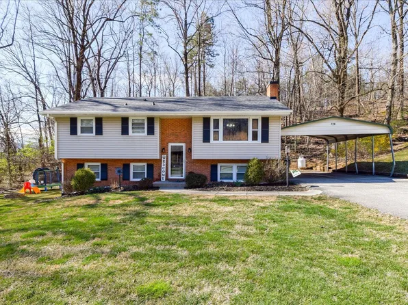 729 Dawnridge Ln, Troutville, VA 24175