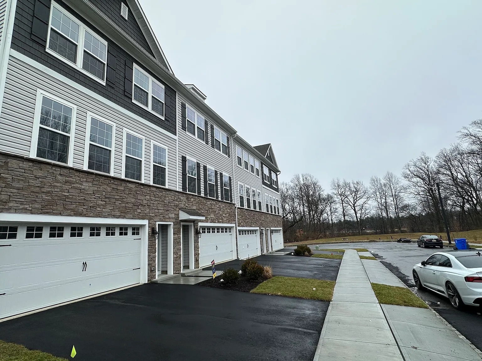 3 bed, 2270 sqft, $3,950 — Photo 1