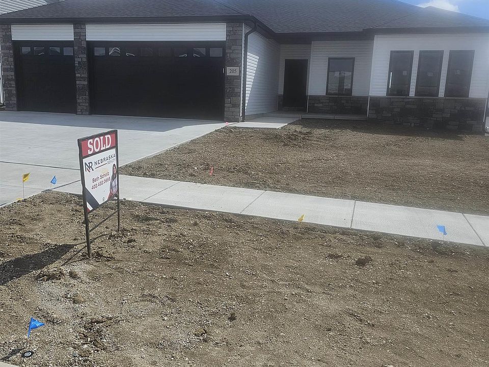 1st image of 225 Kristi Ln