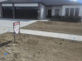 225 Kristi Ln, Hickman, NE 68372