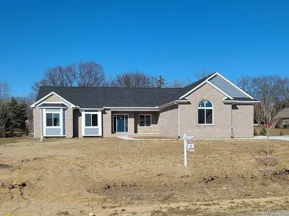 10001 Quarry Ridge Rd, Clarkston, MI 48346