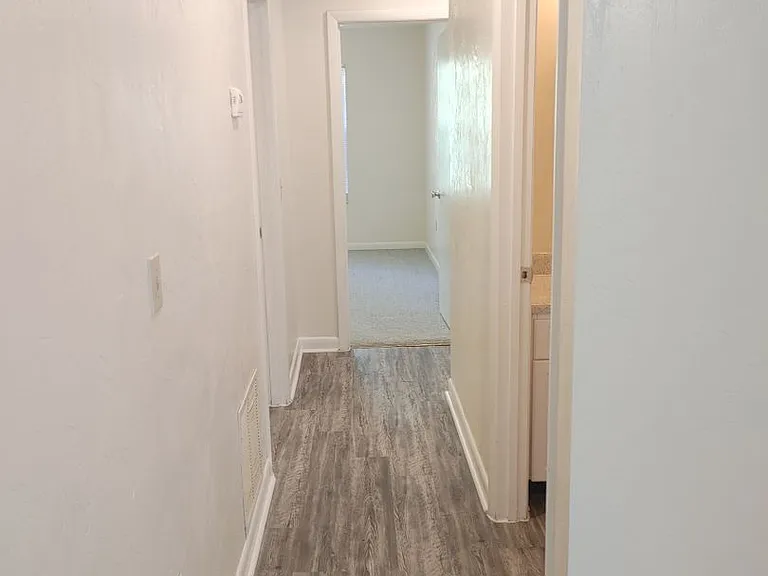 2318 SW 39th Dr — Photo 5