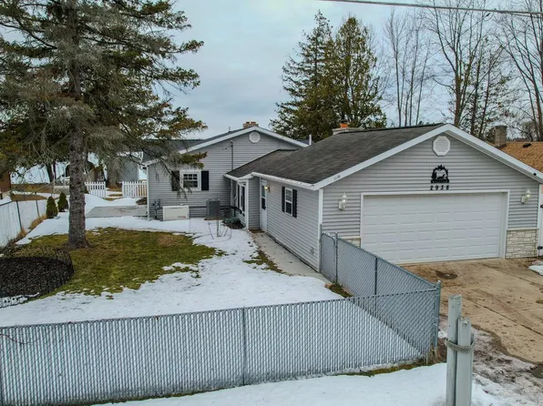 2938 W Lakeside Dr, West Branch, MI 48661