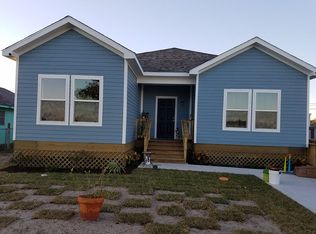 523 Mockingbird Ln, Rockport, TX 78382