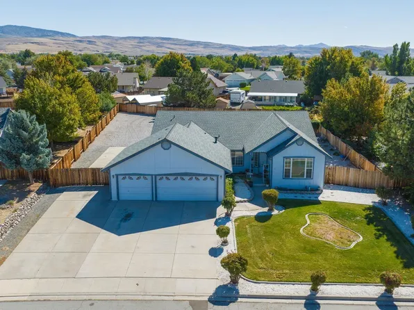 201 Oasis Dr, Sparks, NV 89441