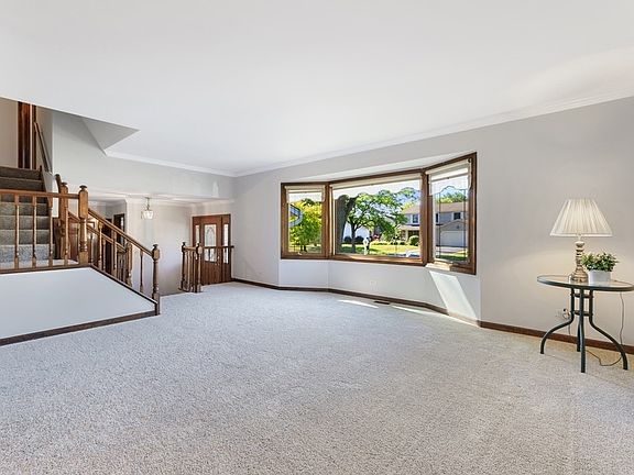 4th image of 574 Revere Ave