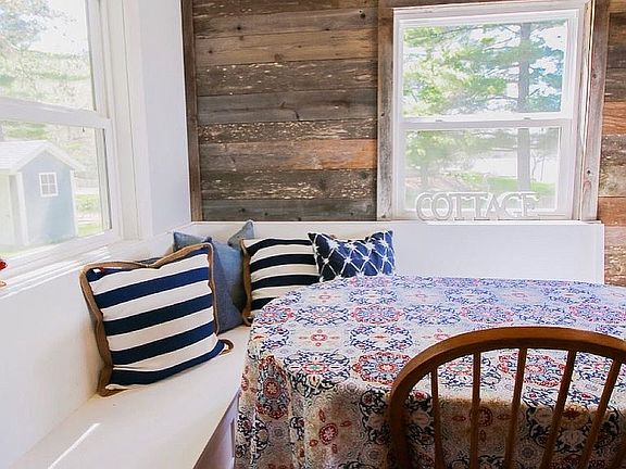 Custom dining banquette