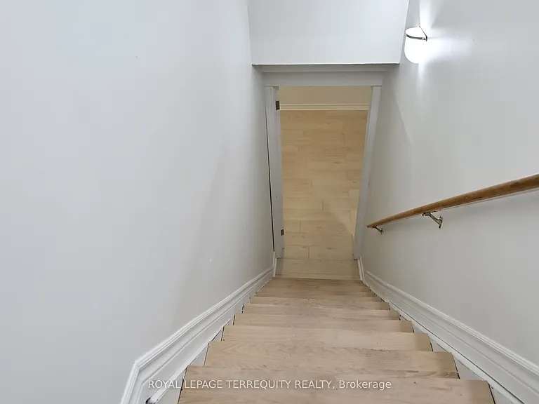 246 Elizabeth St — Photo 17