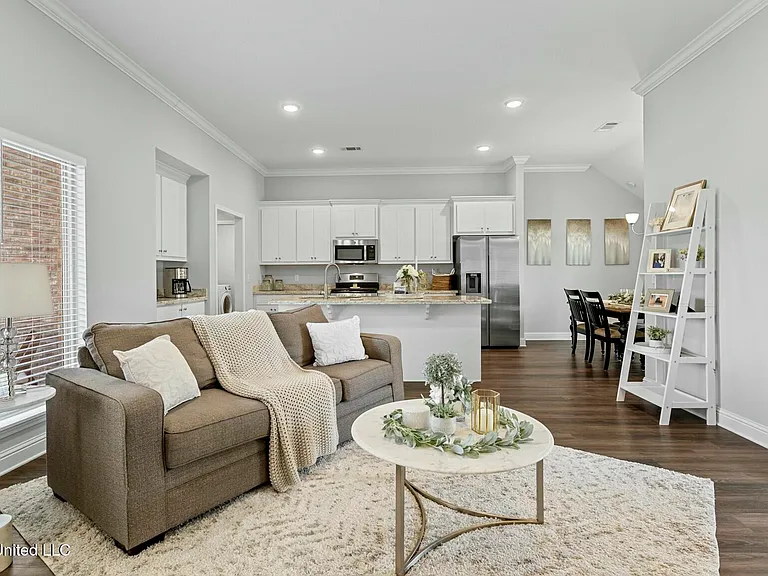 572 Silver Hill Dr — Photo 4