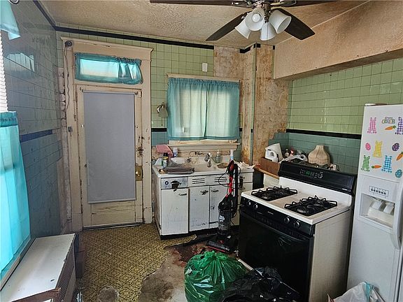 5th image of 802 Harrison Ave