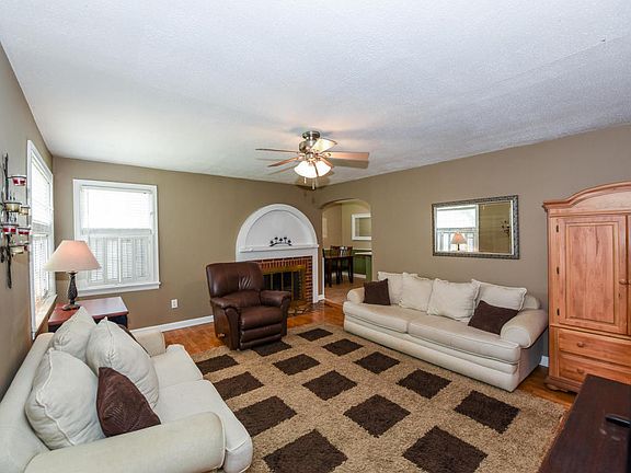 3rd image of 107 Oakdale St