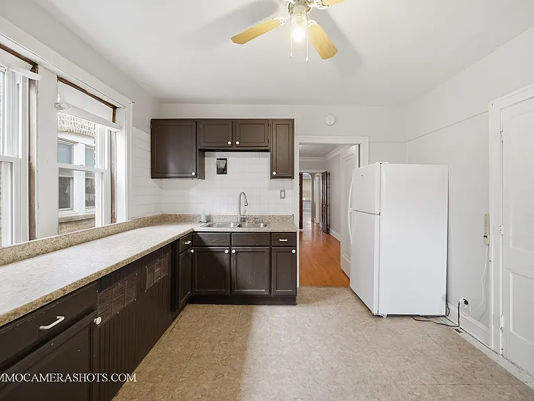 2045 W Farragut Ave #3 — Photo 19