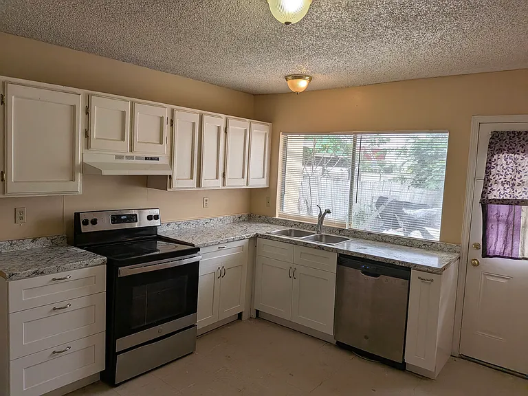 1235 Longmont St — Photo 4