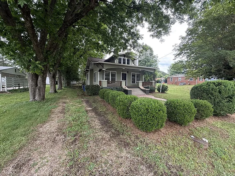 230 Grand Ave — Photo 2