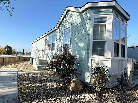 4th image of 91 Terrace Ct