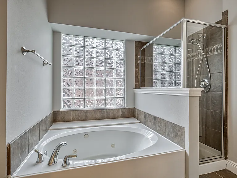 6533 Riveredge Dr — Photo 27