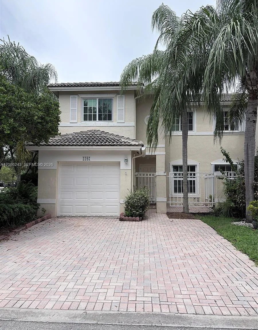 Pembroke Isles 1 — Photo 2