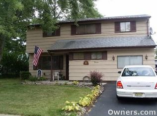 16 Bruce St, Old Bridge, NJ 08857