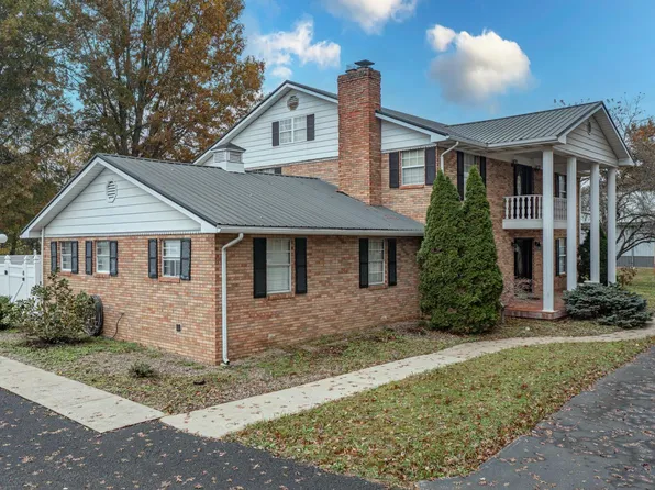 226 Gardner Trl, Salyersville, KY 41465