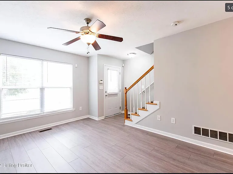 402 Clare Ln #402 — Photo 20