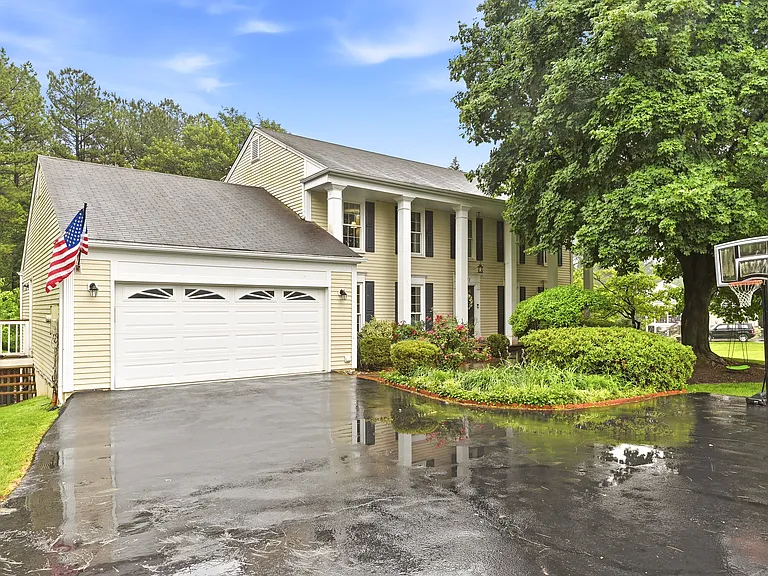 911 Riva Ridge Dr — Photo 2