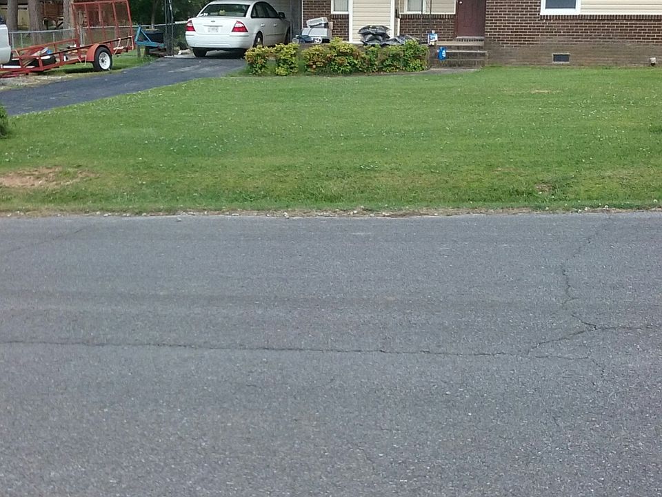 2nd image of 909 Bonnie Dr