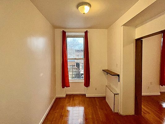 3rd image of 446 Willoughby Ave APT 2