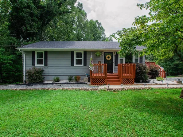 1608 Nicopolis Dr, Bedford, VA 24523