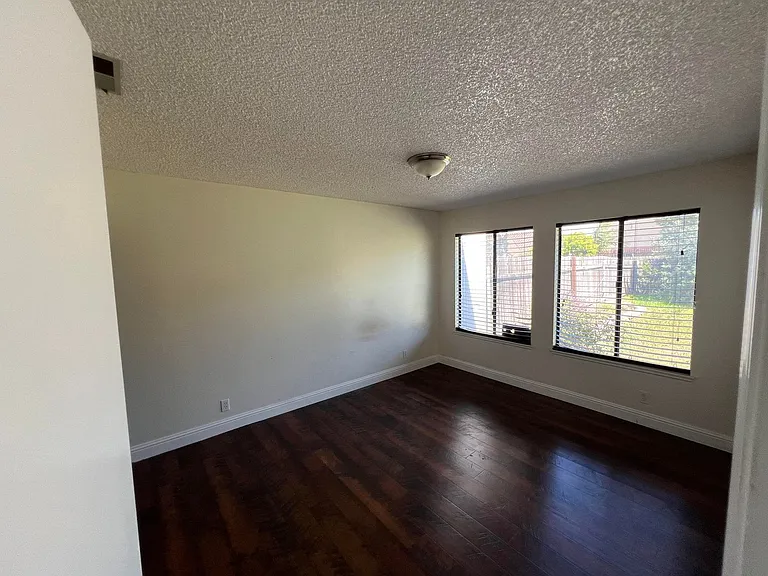 406 Coronado Dr — Photo 11