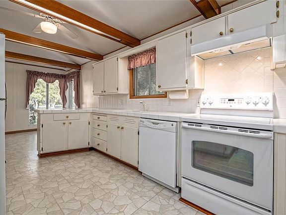 3rd image of 708 Falcon Dr